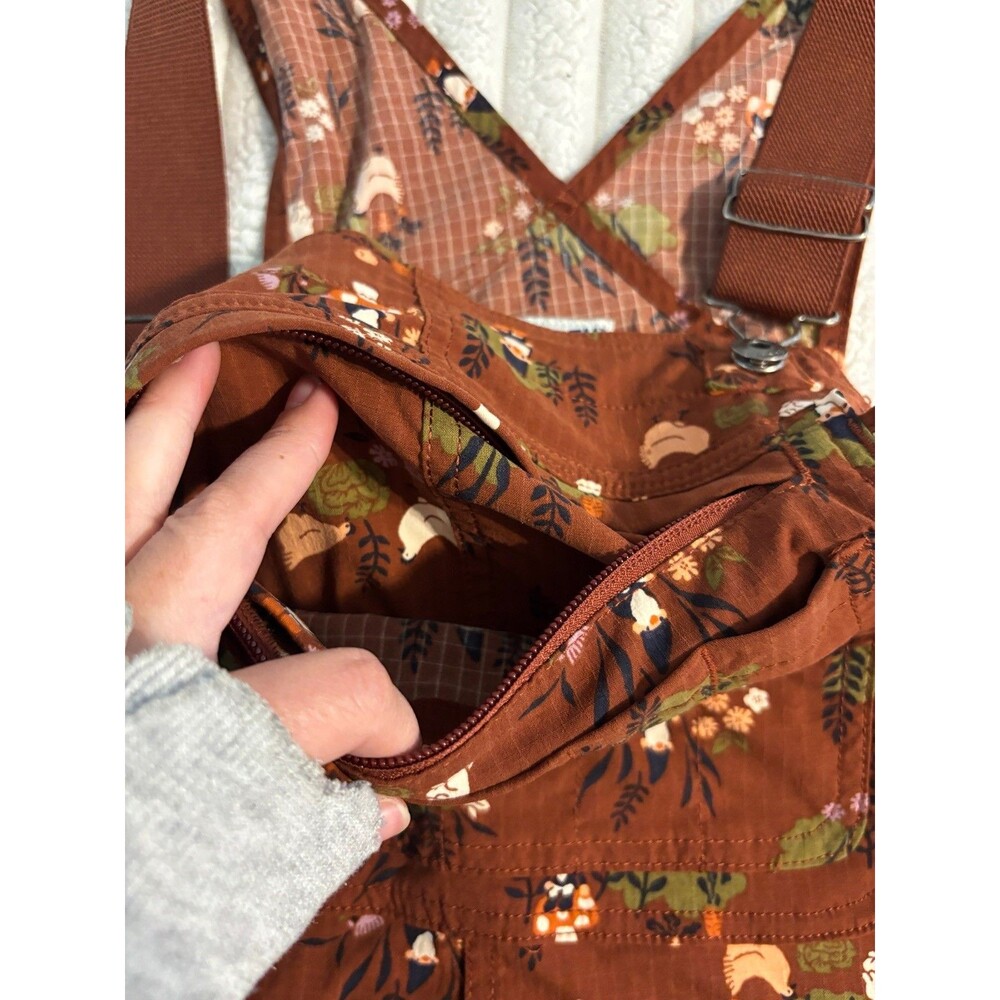 Duluth Trading Heirloom Gardening Bib Overalls Gnome chickens Large 31” Inseam - Picture 13 of 16